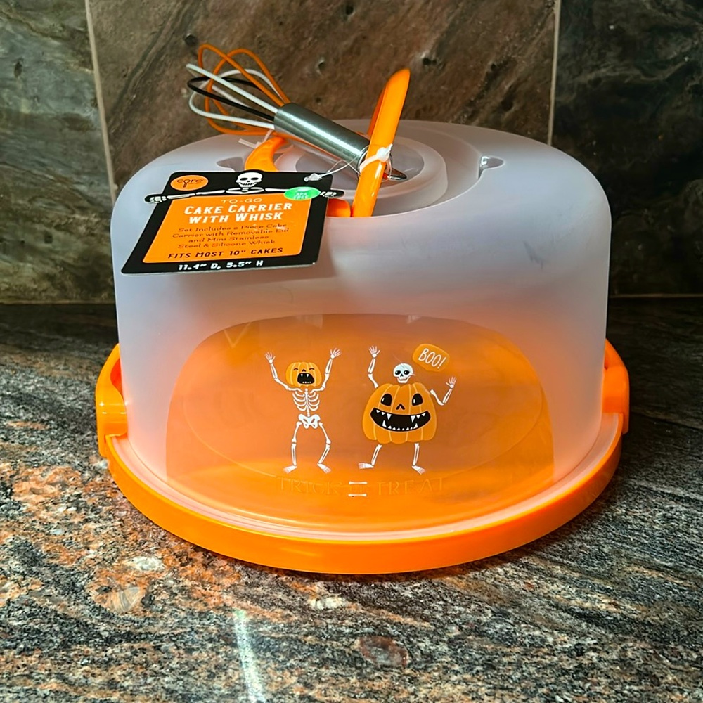 Halloween cake carrier With Whisk
